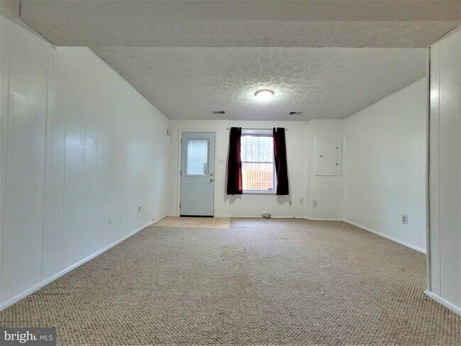 Building Photo - 8072 Grandview Ct