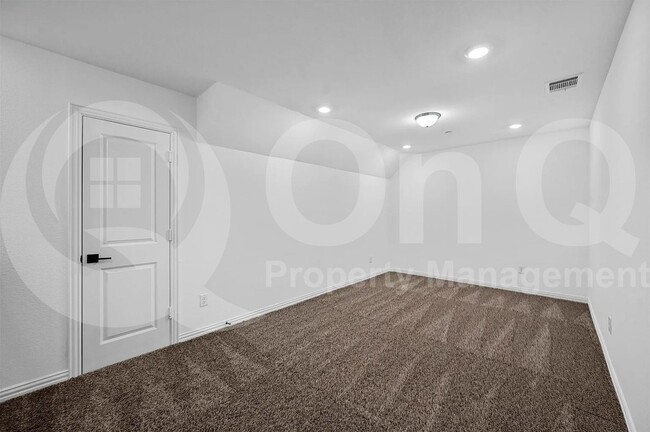 Building Photo - 2226 Adena Spgs Dr