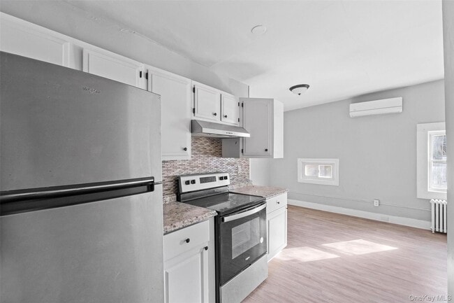 Building Photo - 19 Barclay St