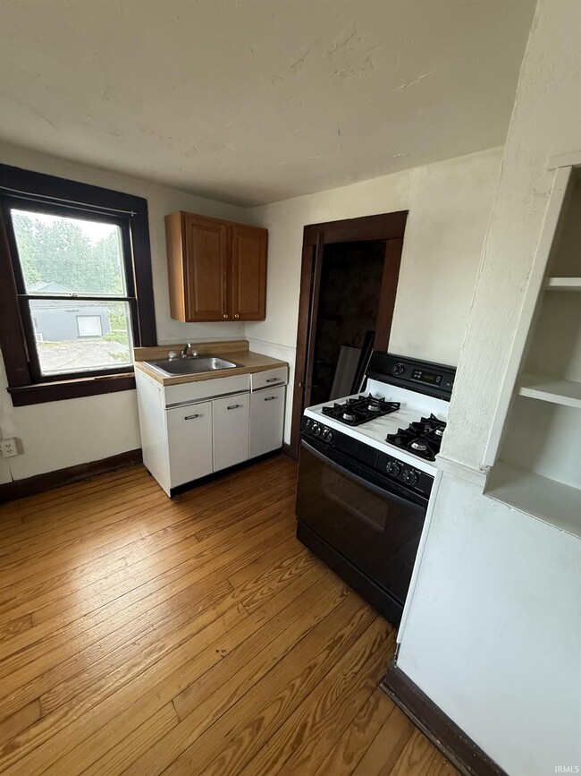 Building Photo - 515 W Kirkwood Ave