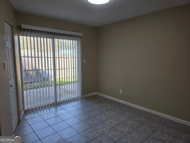 Building Photo - 312 W 5th St