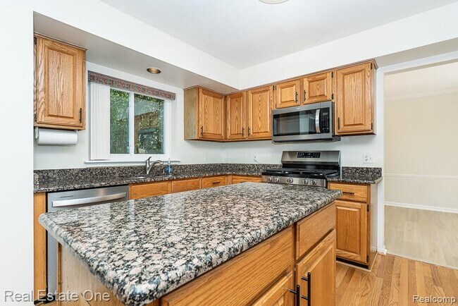 Building Photo - 619 Whitney Dr