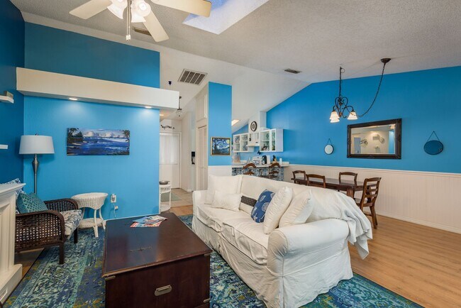 Building Photo - Beautifully Maintained 2-Bedroom, 2-Bath Villa in Tarpon Springs