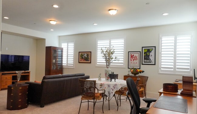 Building Photo - 3066 El Capitan Dr