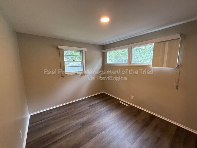 Building Photo - 2523 Overbrook Dr