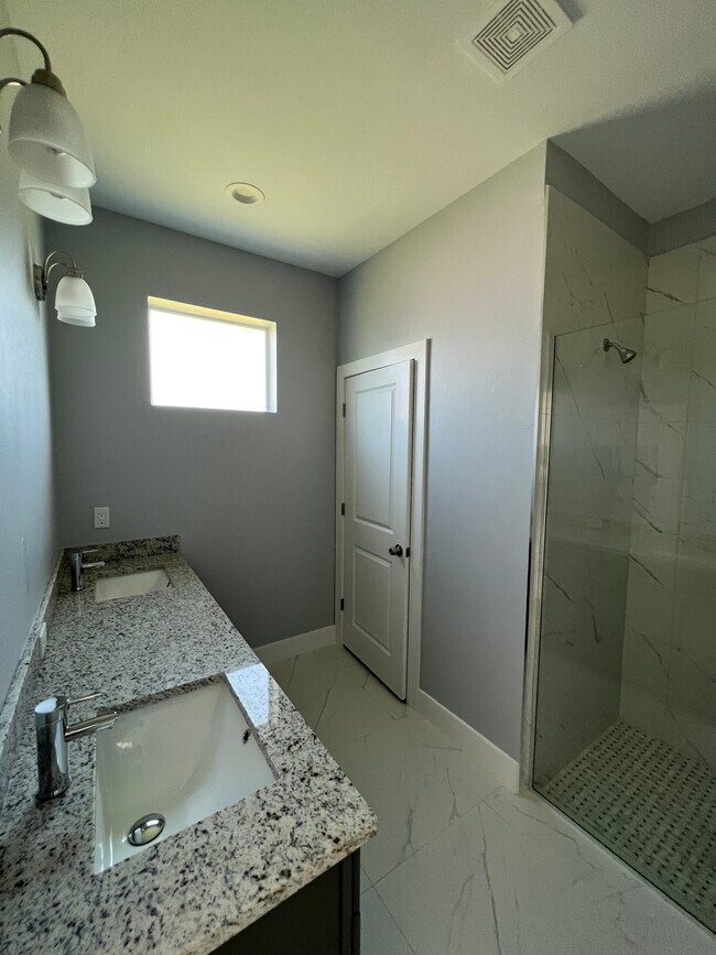 Building Photo - 5442 Hardee St