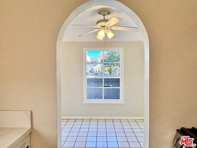 Building Photo - 1075 S Ogden Dr