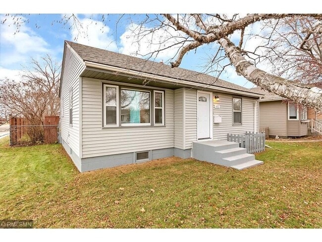 Primary Photo - 3 bedroom 2 bathroom house with detached g...