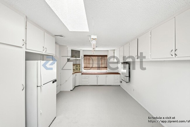 Building Photo - 39124 Channel Dr