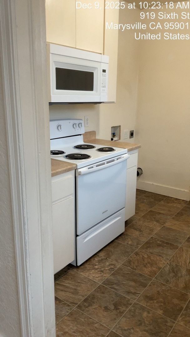 Building Photo - 1032