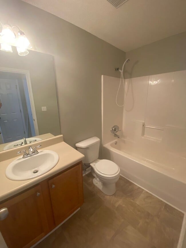 Building Photo - 601 Hidden Creek Cir