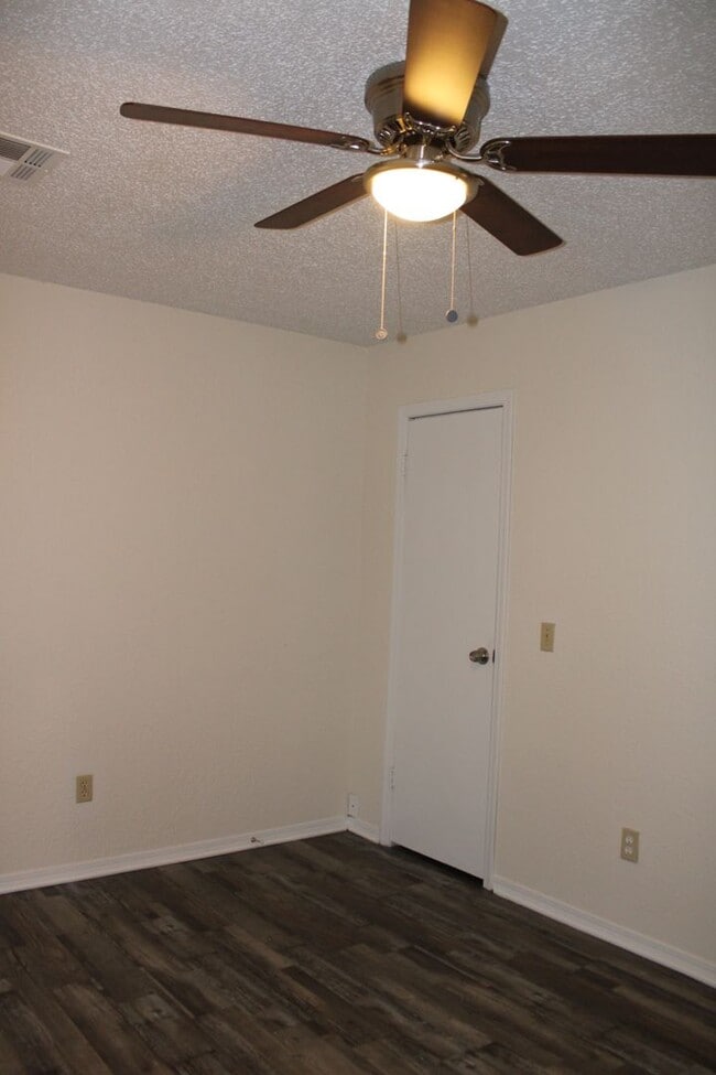 Building Photo - All Appliances!