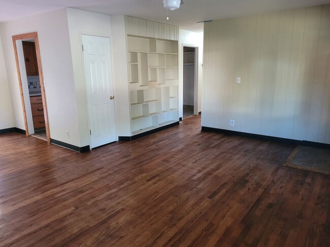 Building Photo - 3 bedroom