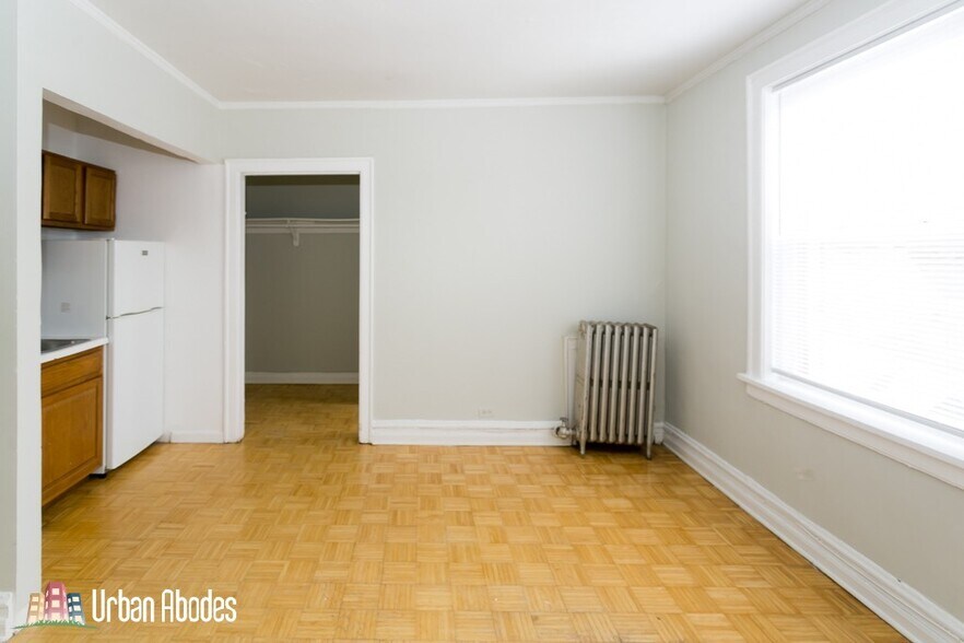 Building Photo - 701 W Belmont Ave