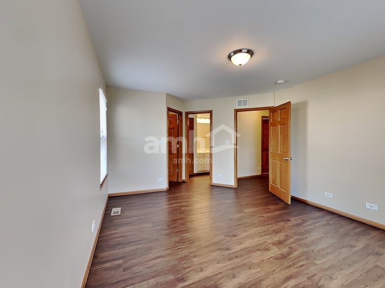 Building Photo - 617 Lincoln Station Dr