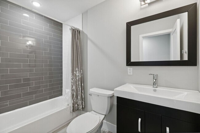 Building Photo - 1845 E Huntingdon St