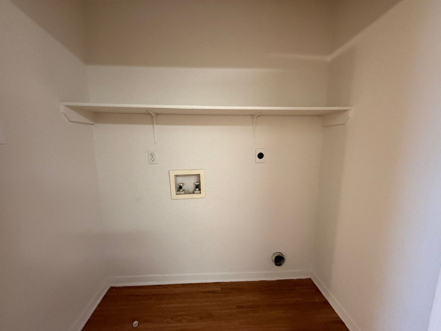 Building Photo - 1403 Dugger Cir