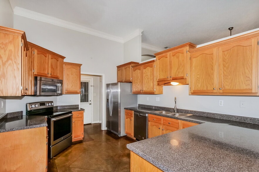 Building Photo - 7274 Busher Dr