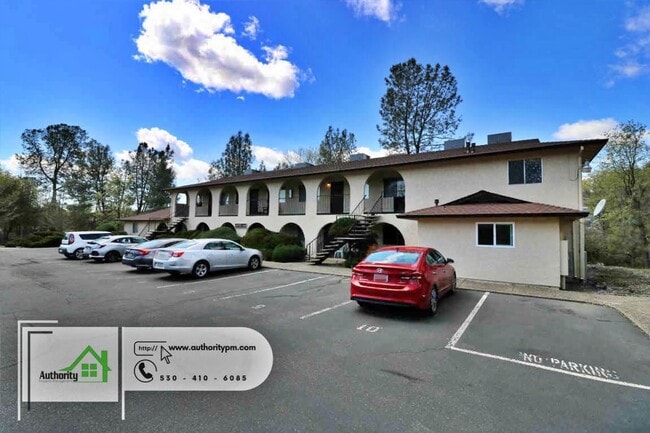 Interior Photo - 300 Boulder Creek Dr, Redding, CA 96003