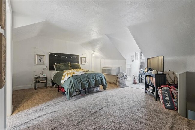 Building Photo - 431 Cedarville St