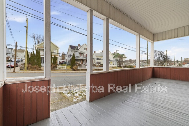 Building Photo - 848 Bank St