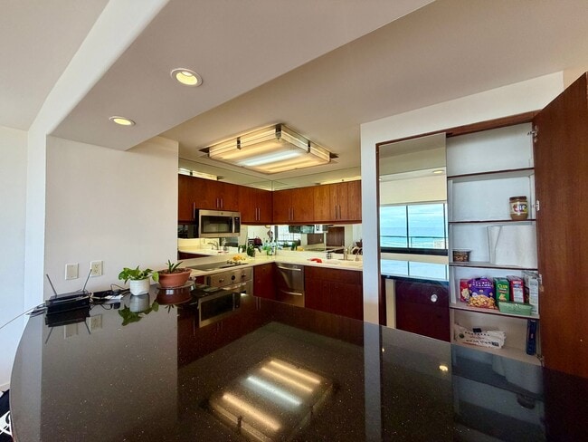 Building Photo - Luxury High-Floor Condo with Panoramic Ocean & Diamond Head Views | 2 Parking | Great Building Am...