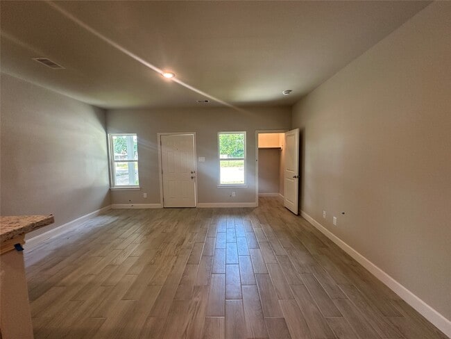 Building Photo - 104 Turner Dr