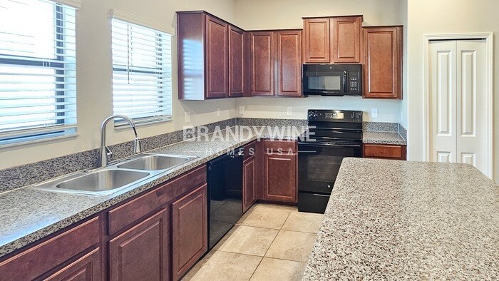 Building Photo - 5572 Mercado Dr