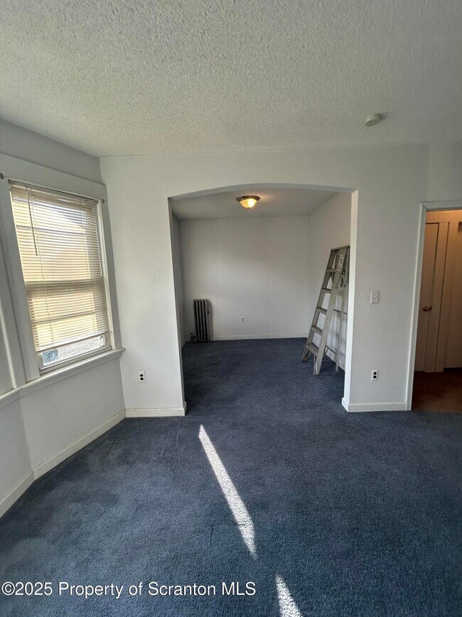 Building Photo - 1180 W Elm St