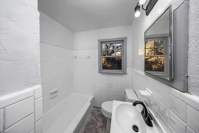 Building Photo - 1414 NW 23rd St