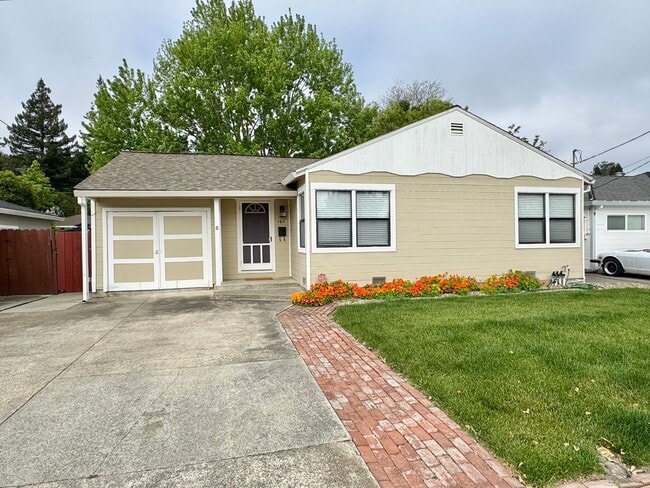 Building Photo - 3 Bedrooms, 1 1/2 Bathrooms, Classic Napa ...