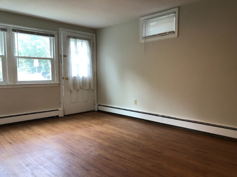 Building Photo - 1233 Main St