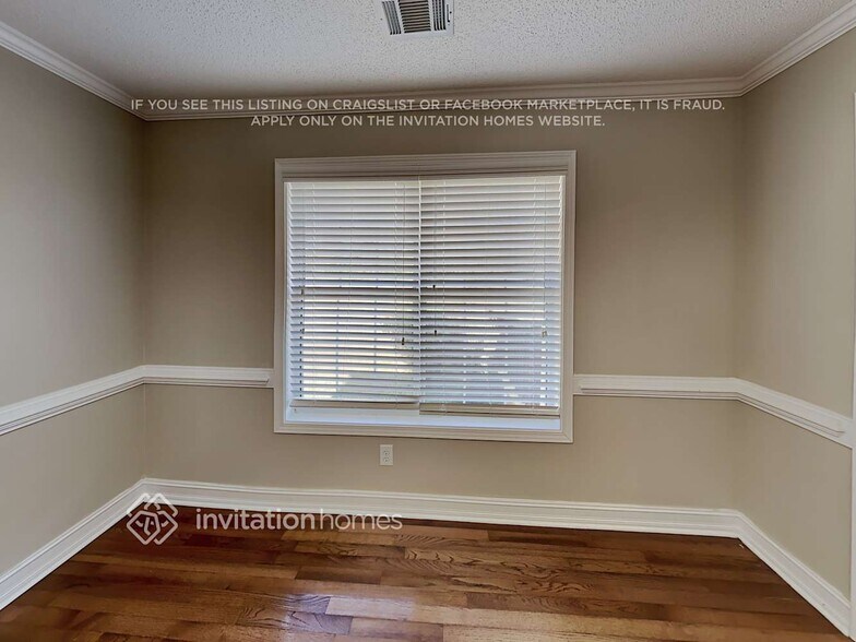 Building Photo - 1121 Sutton Dr