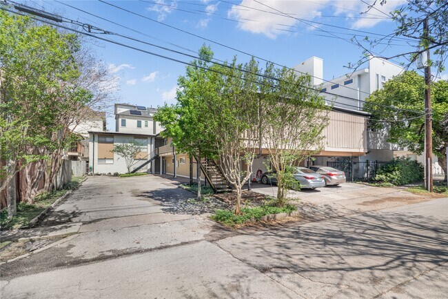 Building Photo - 1418 Vermont St