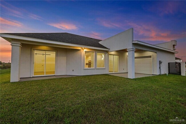 Building Photo - 31 E Conroe Rd