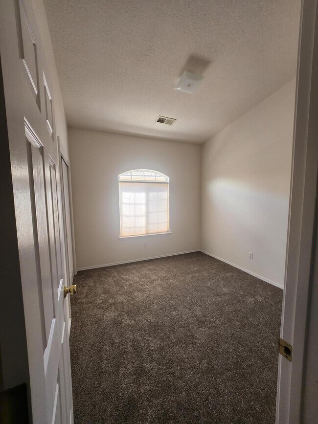 Building Photo - 1604 Gale Ct NW