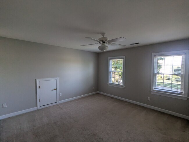 Building Photo - Oak Valley Golf Community in Advance, NC w...