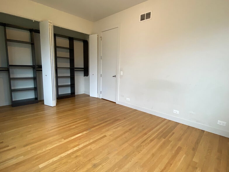 Building Photo - 435 W Hobbie St