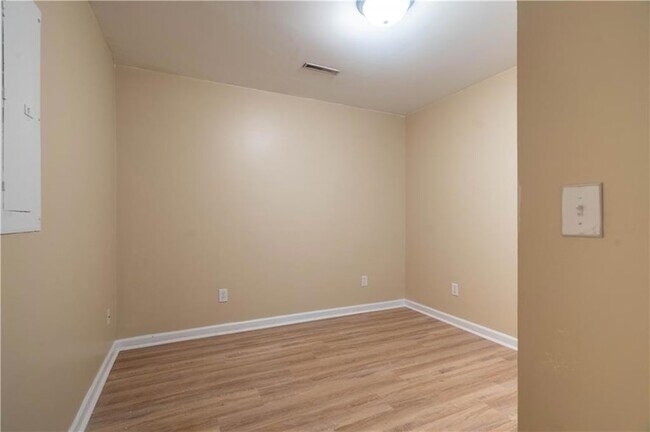 Building Photo - 3601 Anna Ln