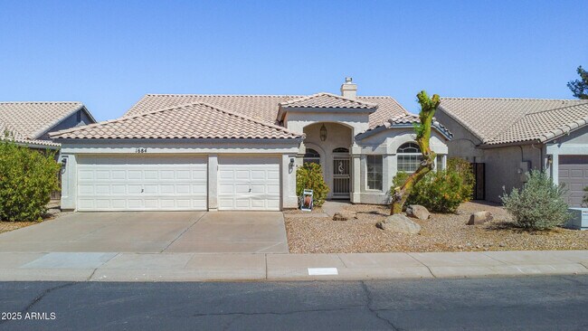 Primary Photo - 1684 W Merrill Ln