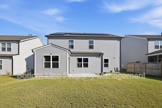 Building Photo - 2230 Bethpage Dr