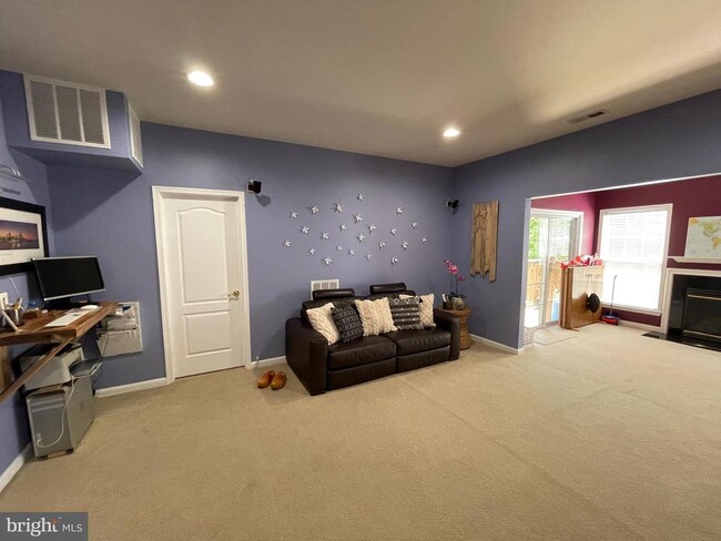 Building Photo - 22098 Avonworth Square