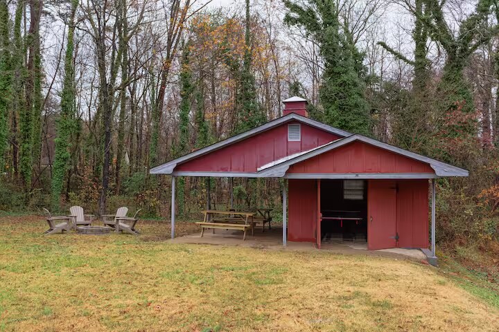 Building Photo - 107 S Wyrick St