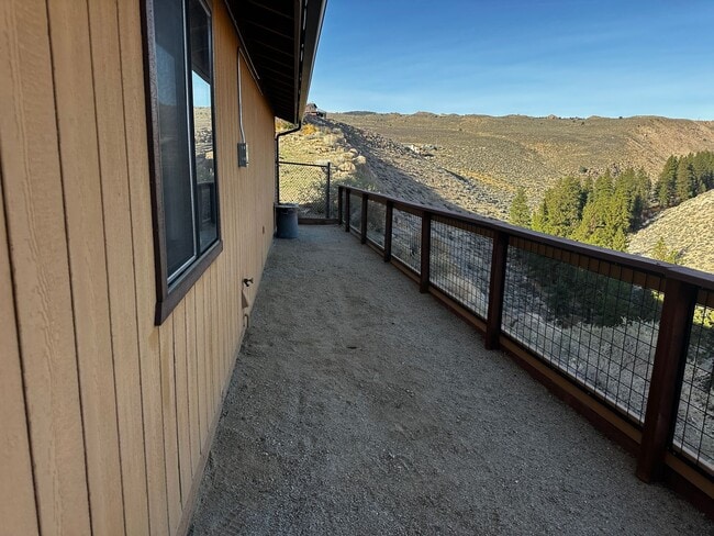 Building Photo - Views from Paradise!