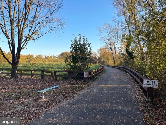 Building Photo - 417 Kemper Rd