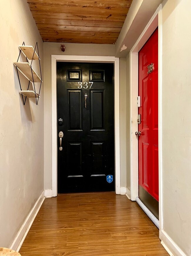 Building Photo - Stunning 2BR/1BA  Condo in Charlotte!!