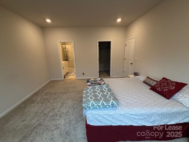 Building Photo - 403 Wescott St