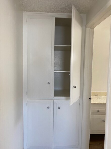 Hallway Built-In Storage - 1304 Amethyst St