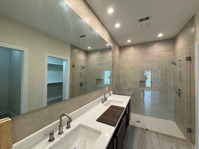 Building Photo - 210 Veracruz Dr