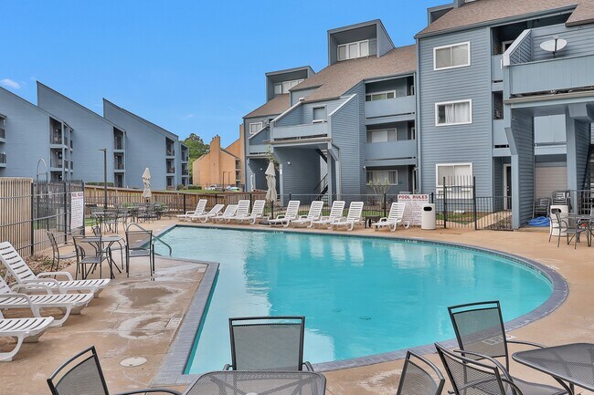 Building Photo - 12500 Melville Dr